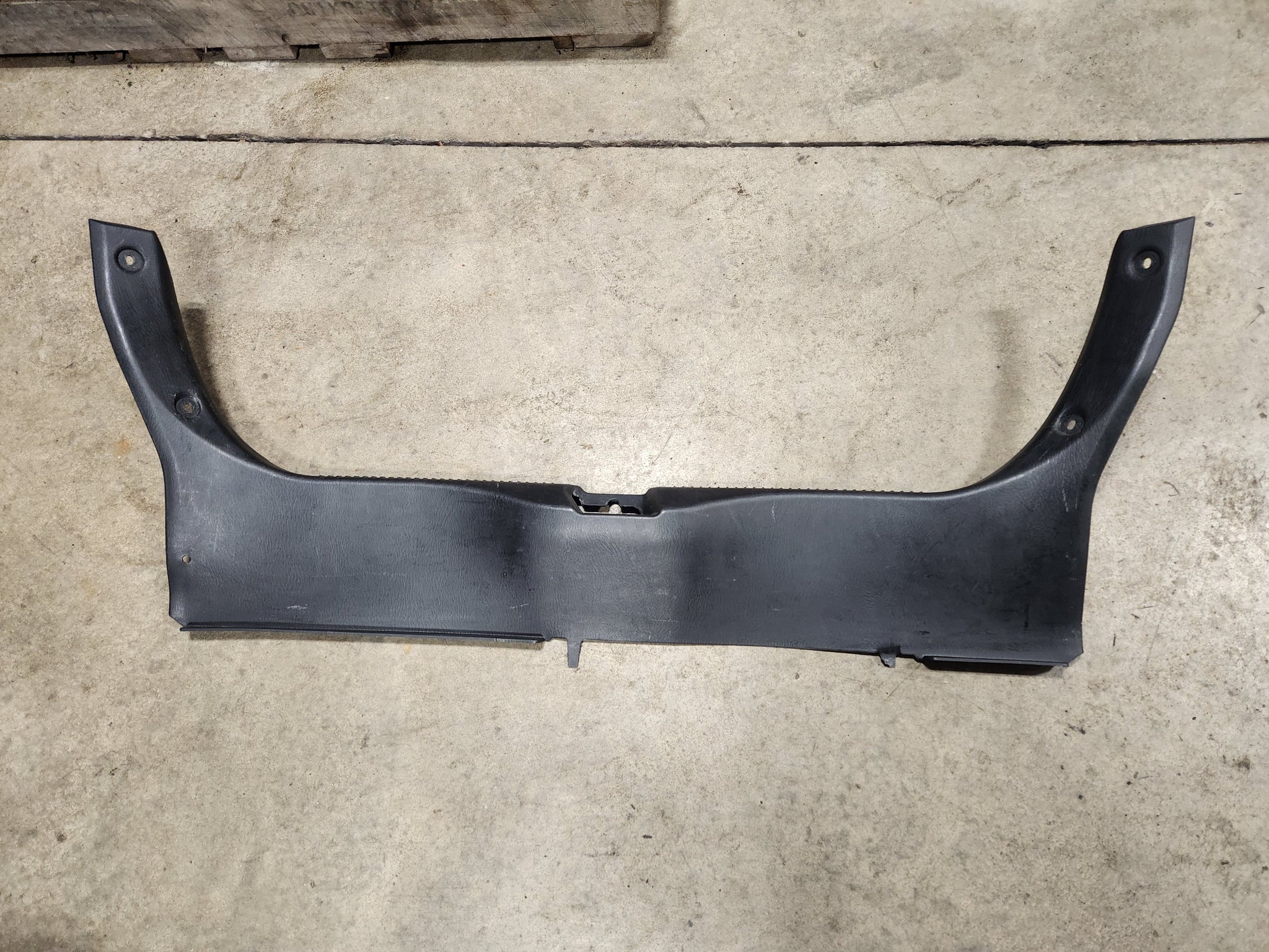 馬かつ様 確認用 2001-2003 Mazda Protege5/Protégé Rear Trunk Latch Receiver Cover