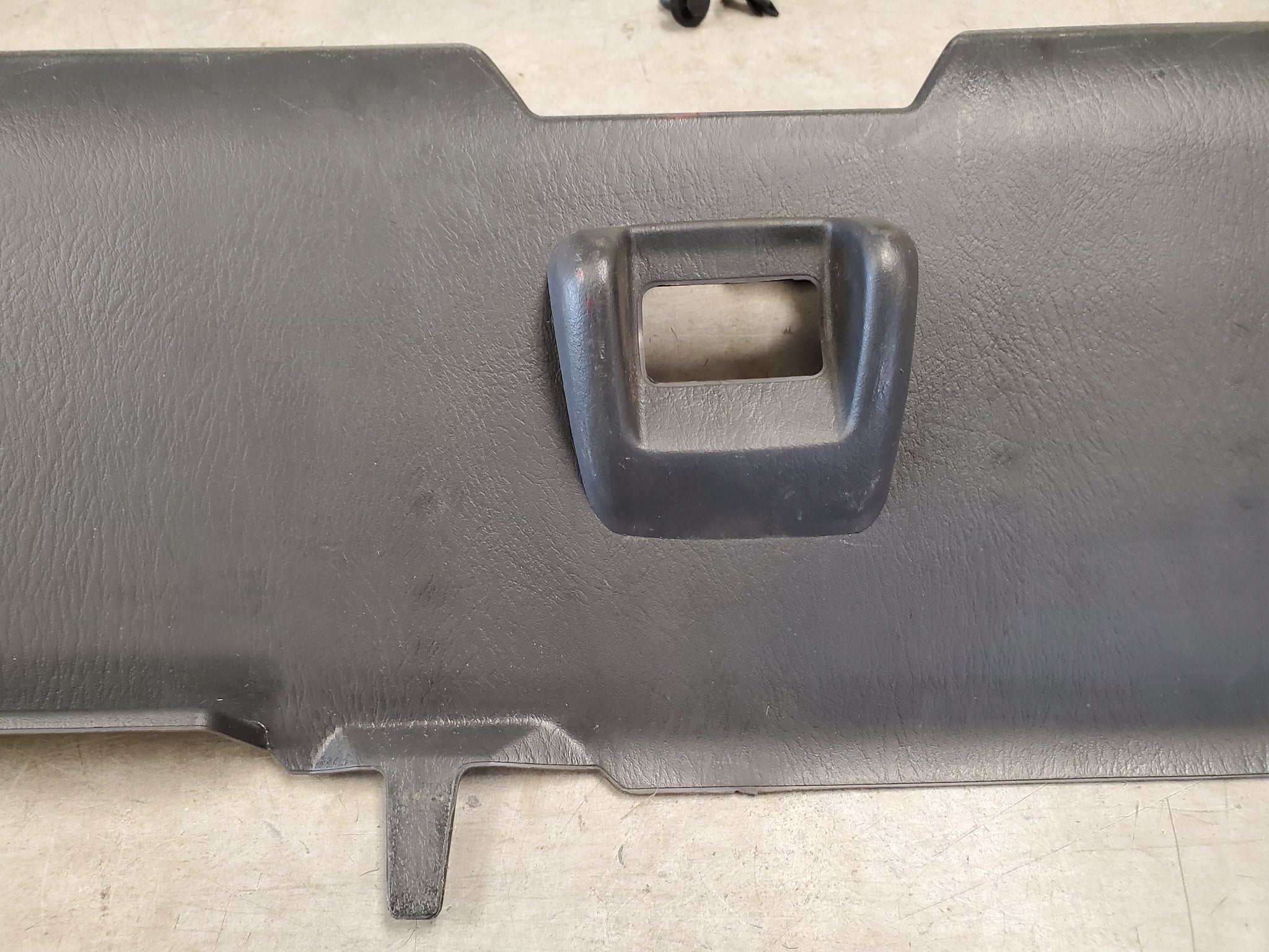 馬かつ様 確認用 2001-2003 Mazda Protege5/Protégé Rear Trunk Latch Receiver Cover