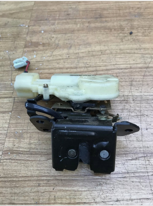 2001-2003 Mazda Protege5 Trunk Latch